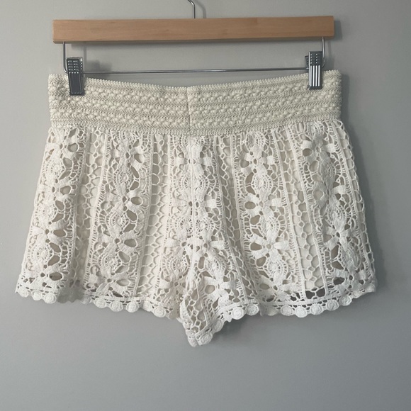 Full Tilt crochet two tone floral shorts large - Picture 7 of 9